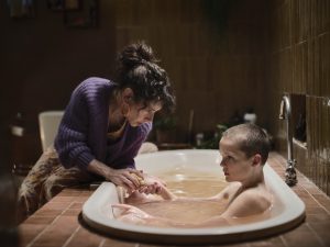 Sally Hawkins e Jonah Wren Phillips