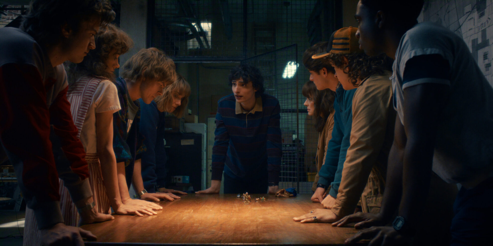 O grupo de amigos de Stranger Things em imagem divulgada da Temporada 5