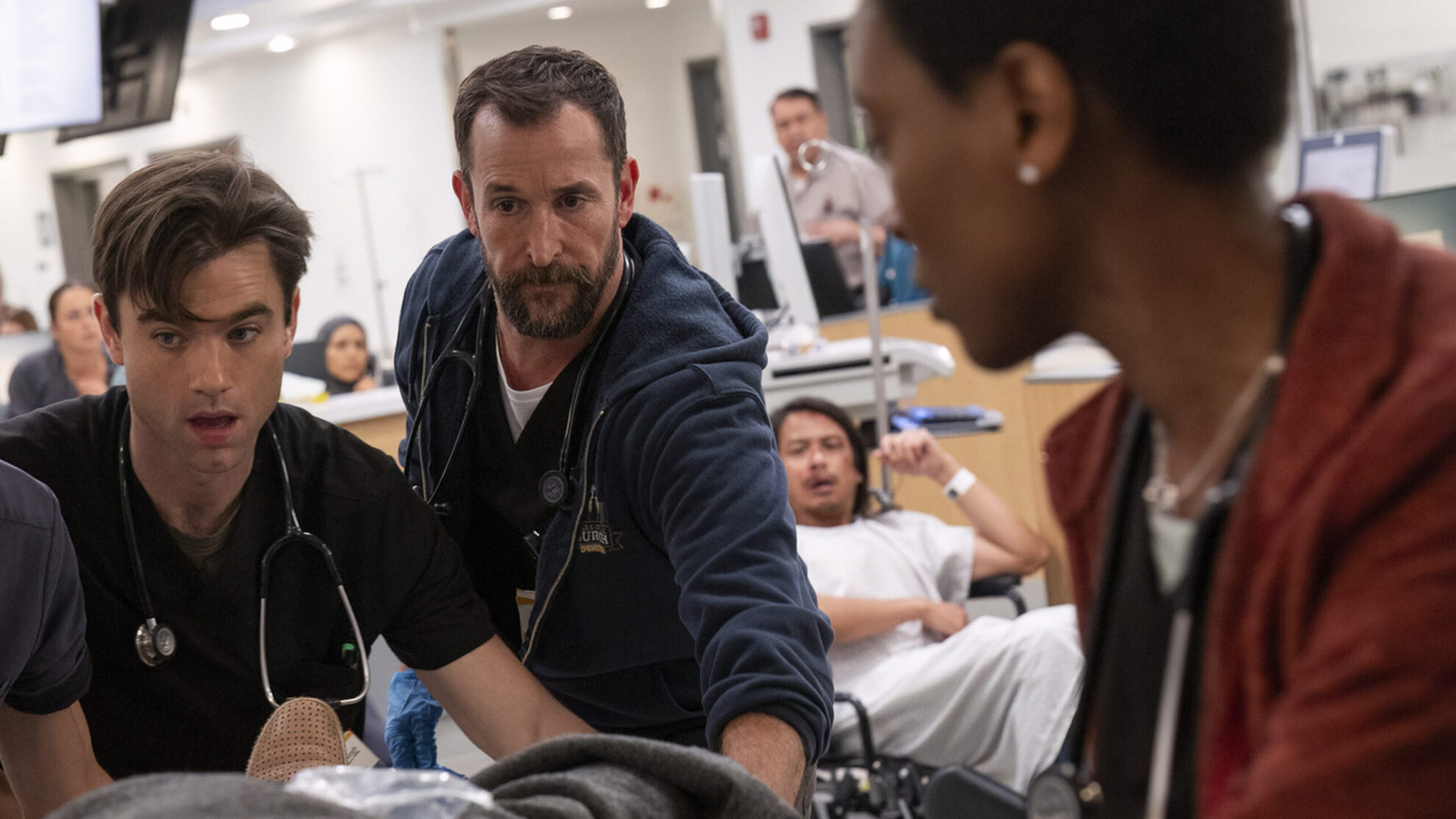 Patrick Ball, Noah Wyle e Tracy Ifeachor em The Pitt