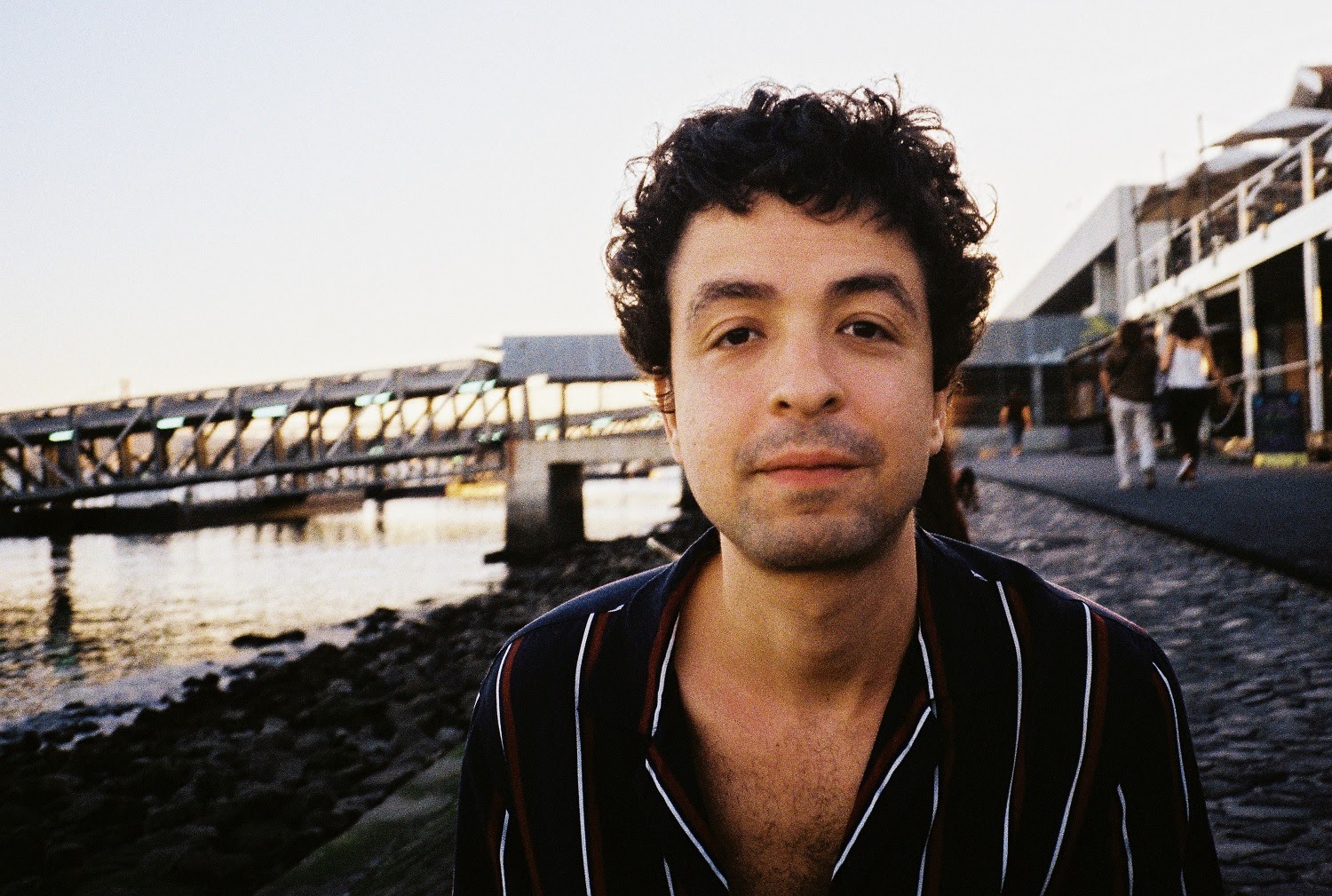 Cantor carioca Cícero celebra quinze anos de Canções de Apartamento