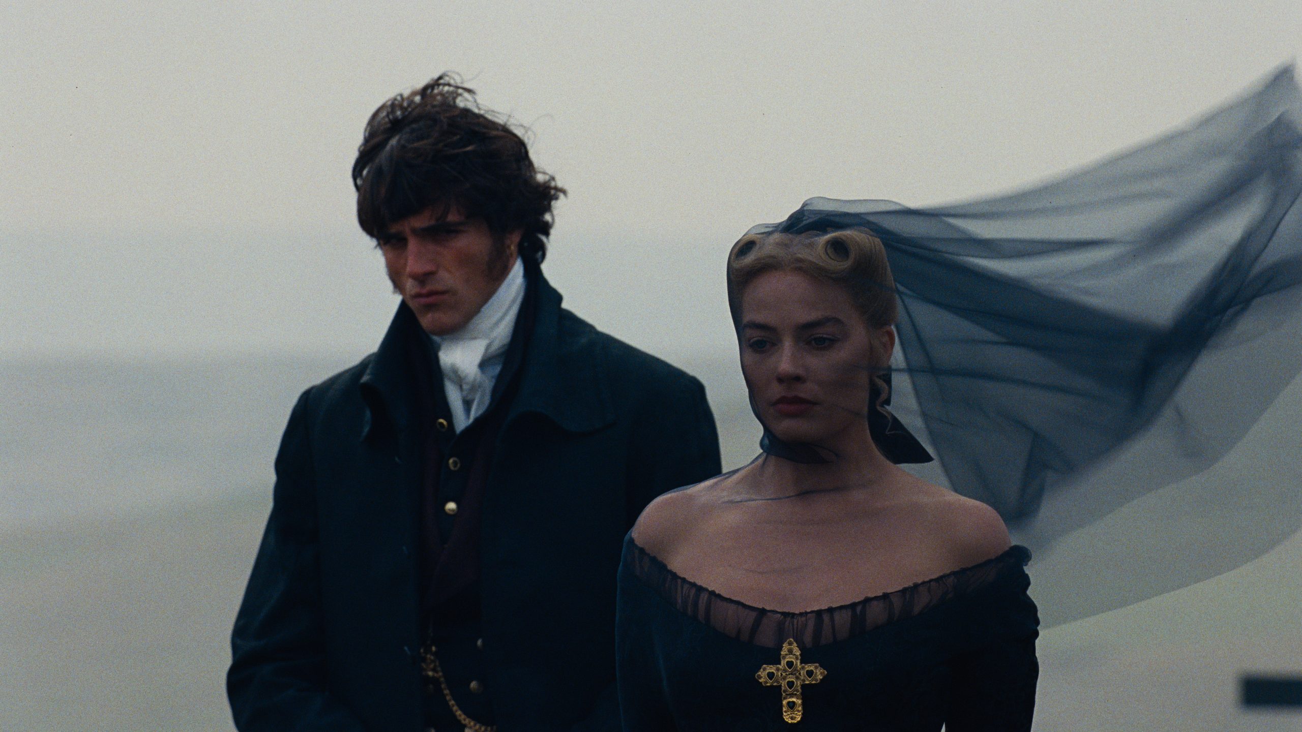 Imagem do filme O Morro dos Ventos Uivantes (2026), protagonizado por Margot Robbie e Jacob Elordi