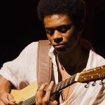 Hipólyto brilha no musical Ópera do Malandro e consolida nova fase com mais um show Sambelting