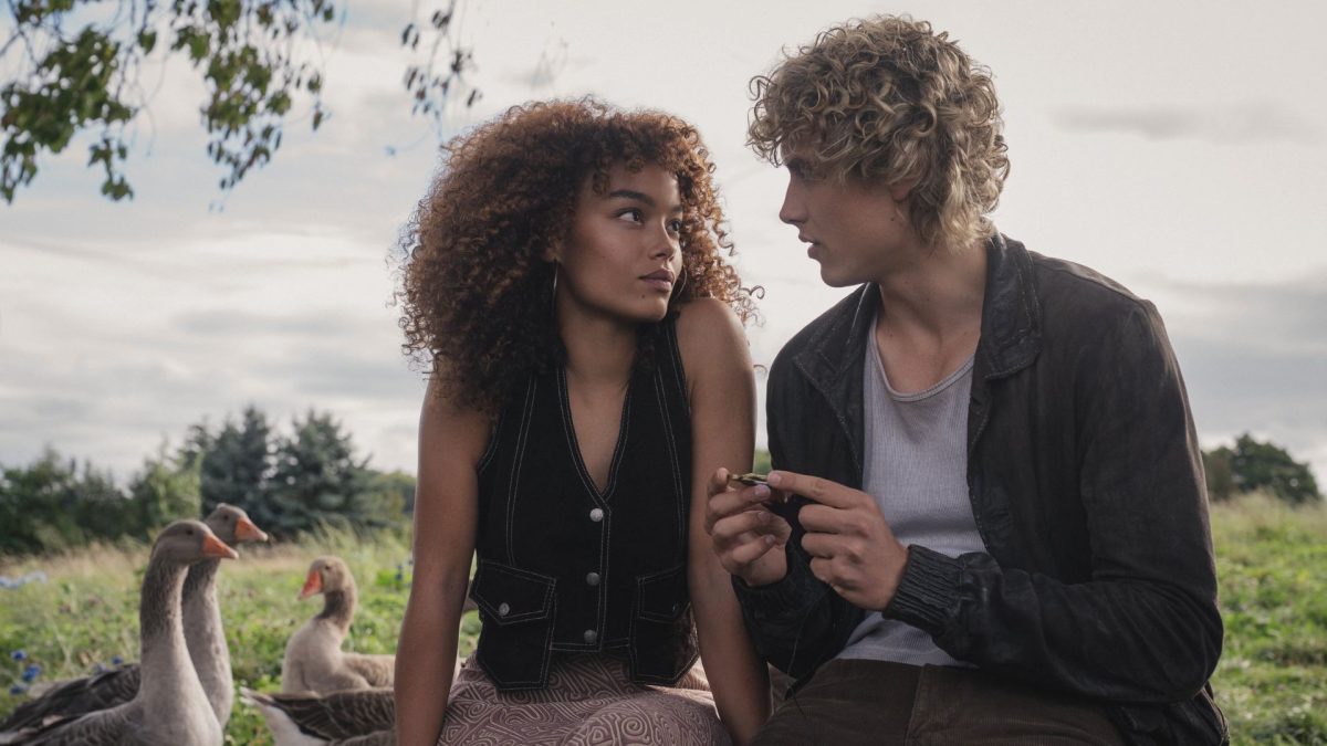 Whitney Peak e Joseph Zada são Lenore Dove Baird e Haymitch Abernathy em Jogos Vorazes: Amanhecer na Colheita