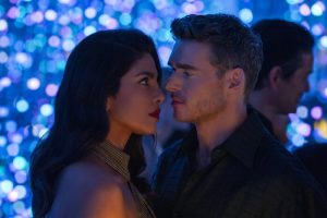 Mason Kane (Richard Madden) e Nadia Sinh (Priyanka Chopra Jonas) em Citadel