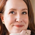 Julia Quinn participa de 3 sessões de autógrafos no Brasil