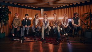 Grupo PSYCHIC FEVER em performance na Amazon Studio Tokyo, para divulgação de seu novo single Pink Lemonade
