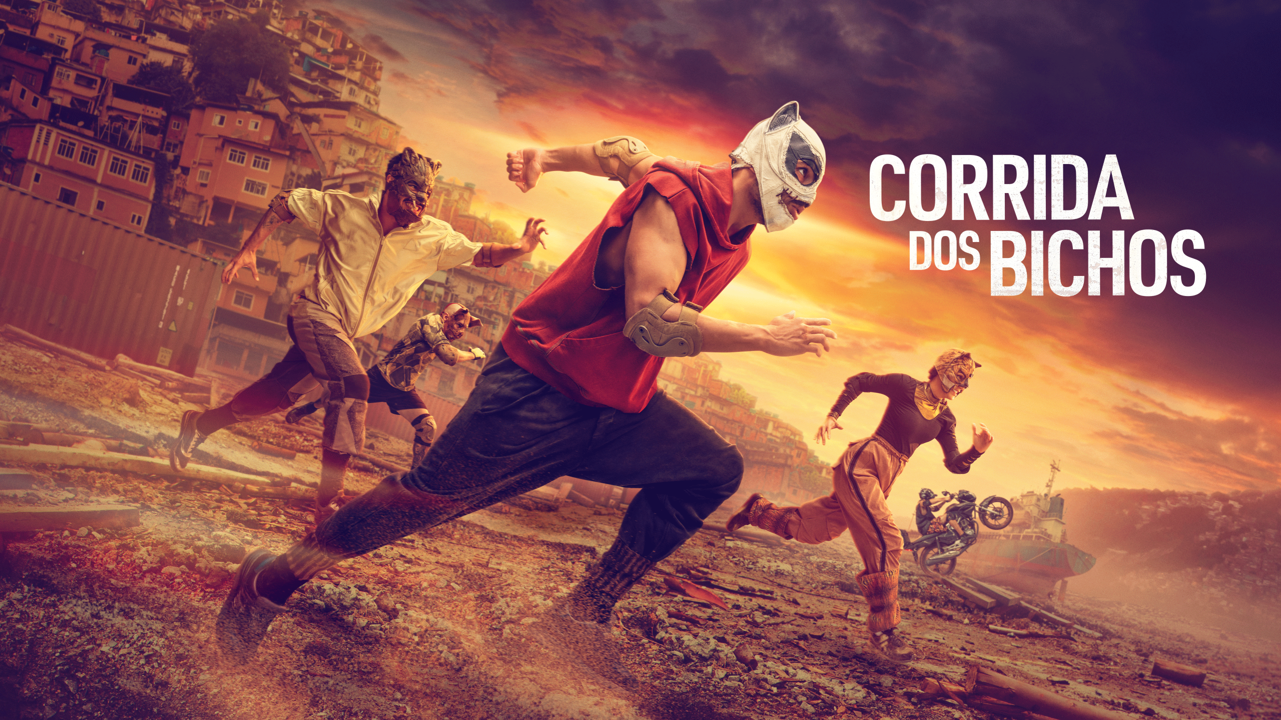 Corredores em um lugar deserto com máscaras de bichos.