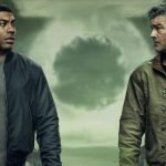 John Stewart (Aaron Pierre) e Hal Jordan (Kyle Chandler)
