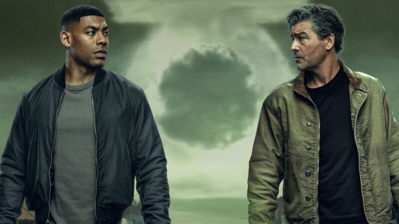 John Stewart (Aaron Pierre) e Hal Jordan (Kyle Chandler)