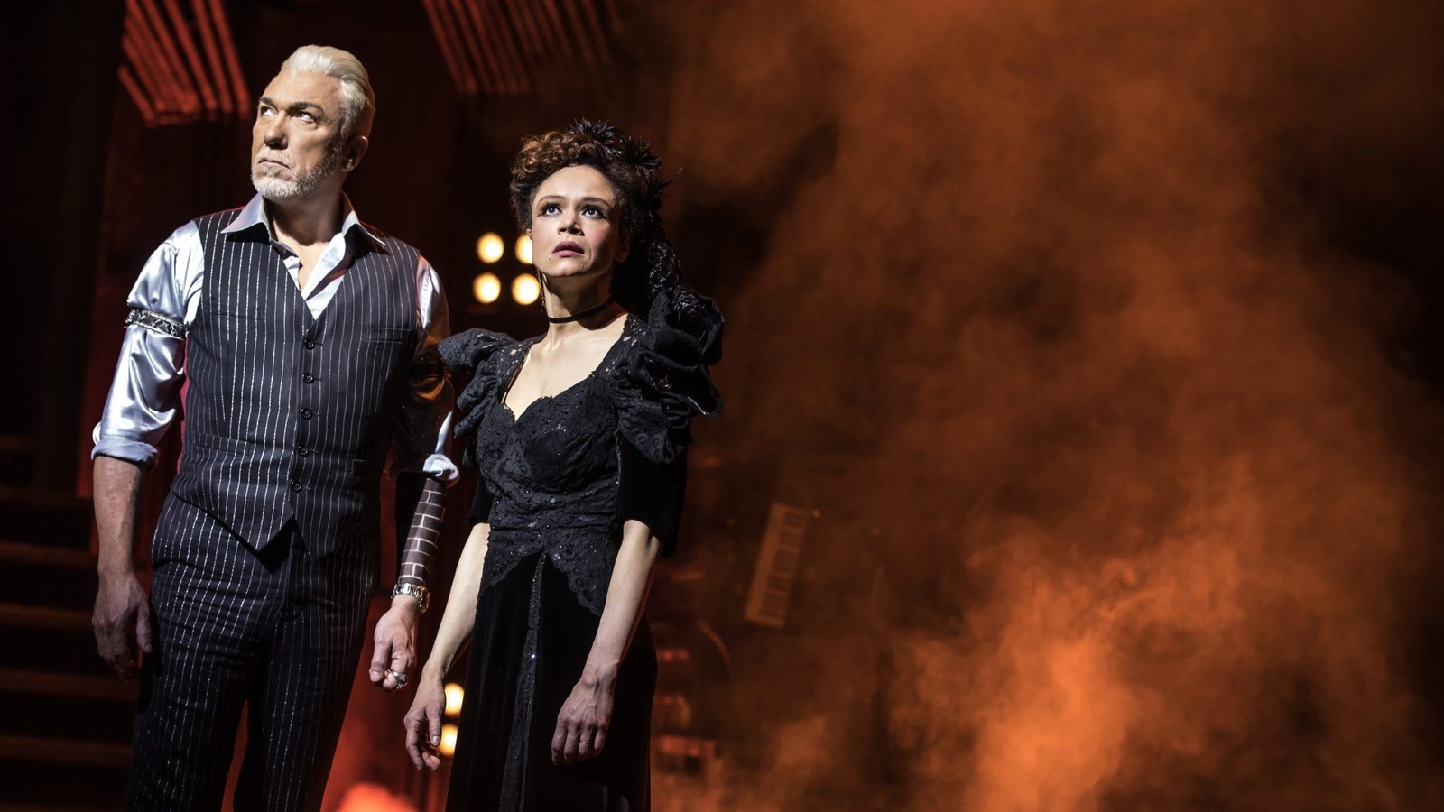 Patrick Page e Amber Gray em Hadestown