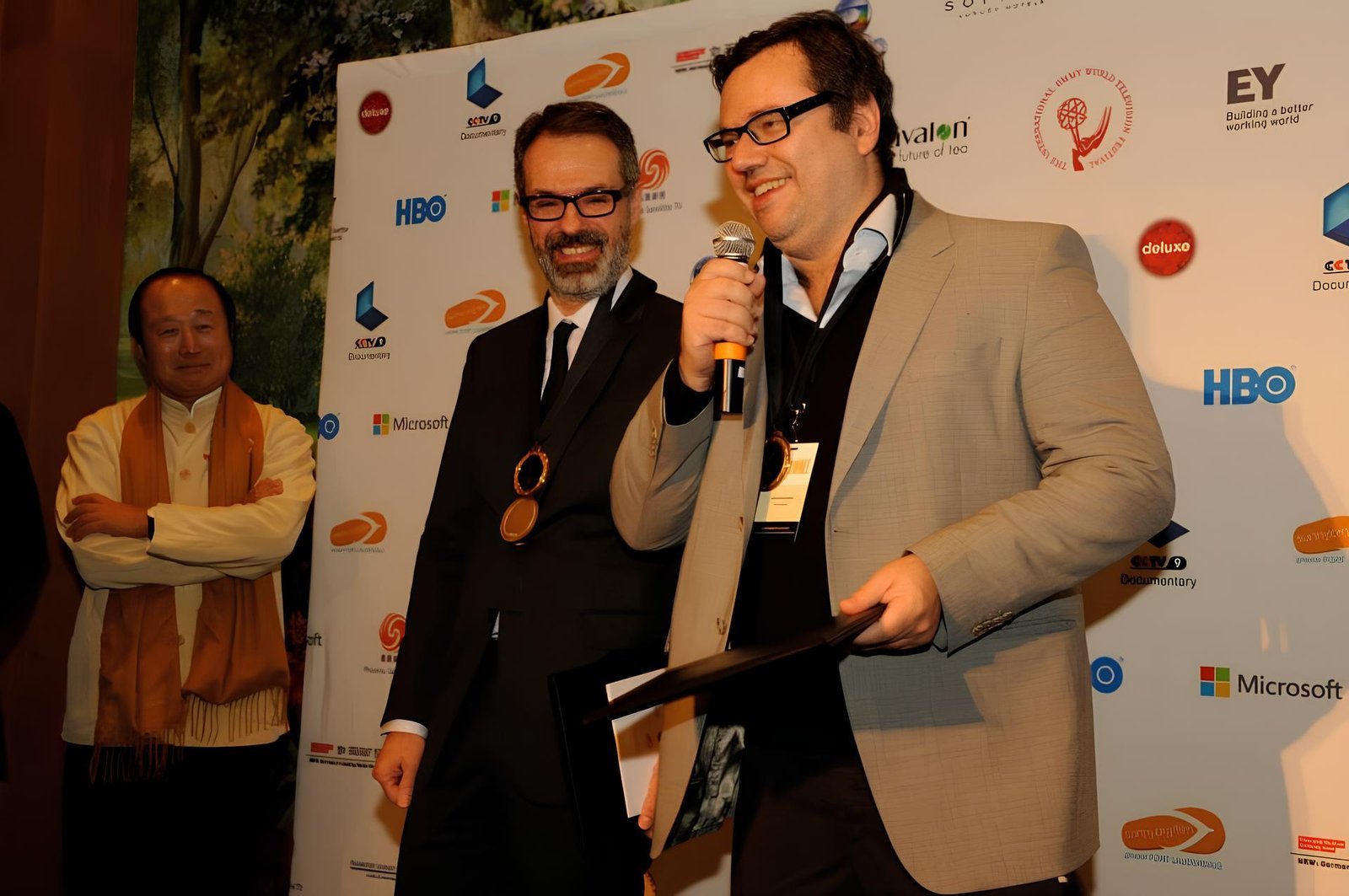 João Emanuel Carneiro e Ricardo Waddington no Emmy 