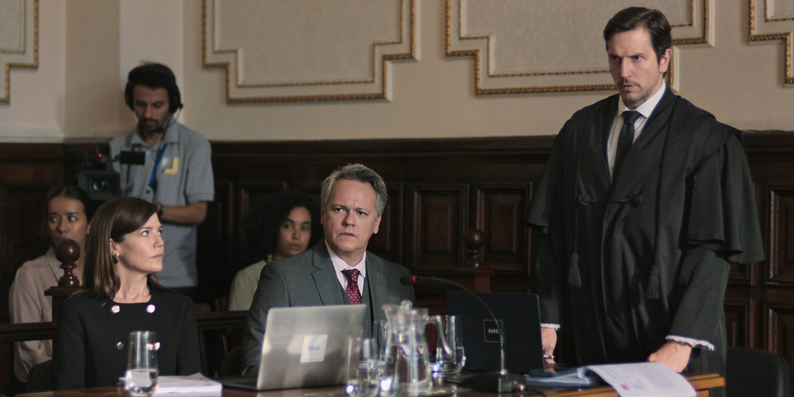 HABEAS CORPUS. Natália Lage as Ana Hueda, Danton as Pedro Borrmann, Vladimir Brichta as Murilo Villar in Habeas Corpus. Cr. Courtes of Netflix © 2026